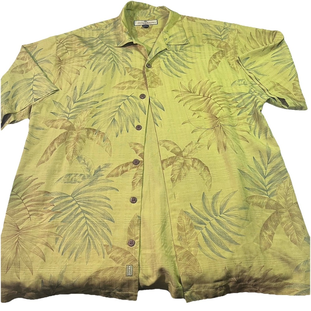 Tommy Bahama Men's 100% Silk Vacation Short Sleeve Button Down Medium
